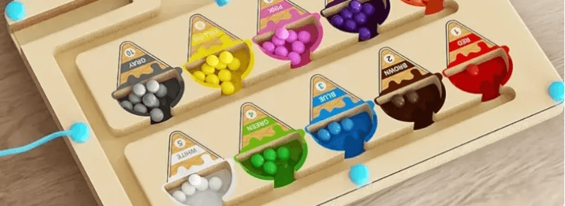 Magnetyczna układanka niespodzianka - kulka do przesuwania dla dzieci.
To doskonały trening koncentracji, logicznego myślenia i przygotowanie do pisania.