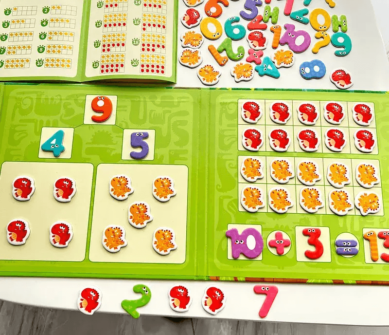 Dziecięce naklejki magnetyczne do matematyki – wesoła arytmetyka. Gry Montessori do wczesnej edukacji i nauki dla małych dzieci.